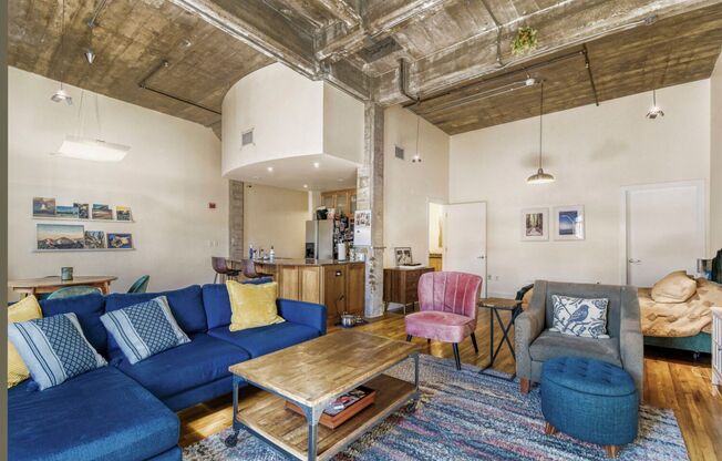 Evolve Real Estate: Elegant Urban Loft 1 Bed/1 Bath, 1016 SQFT With Full Bathroom in The Heart of LoDo!