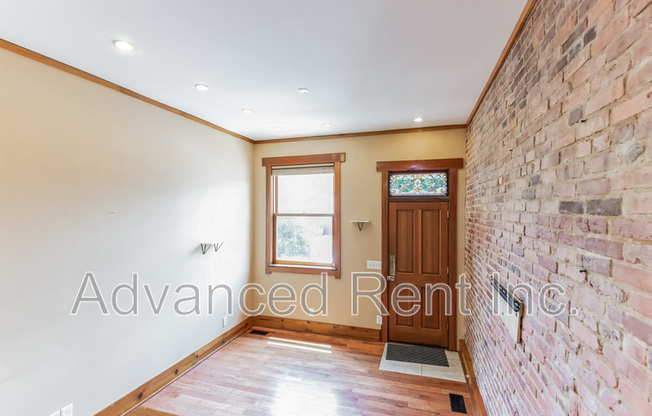 2802 E FAIRMOUNT AVE