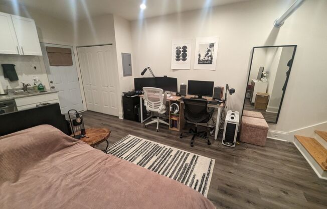 Fully Renovated Studio in Albany Park! Great Space to call your own!