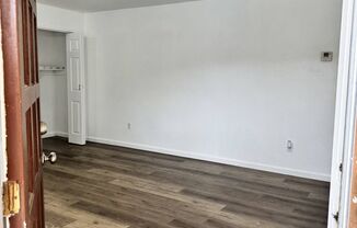1 Bedroom Apartment Off New Stine and Planz Rd!