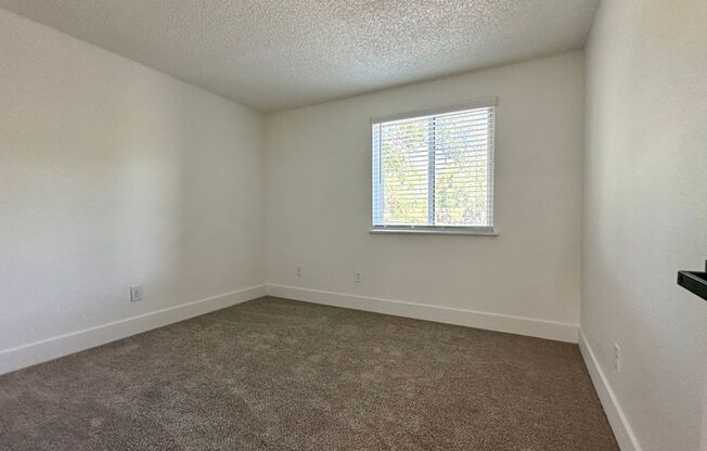 2 beds, 1 bath, 803 sqft, $1,550, Unit 92