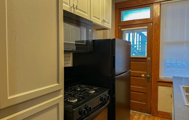 1 bed, 1 bath, 650 sqft, $850, Unit 519 S 18th St-6