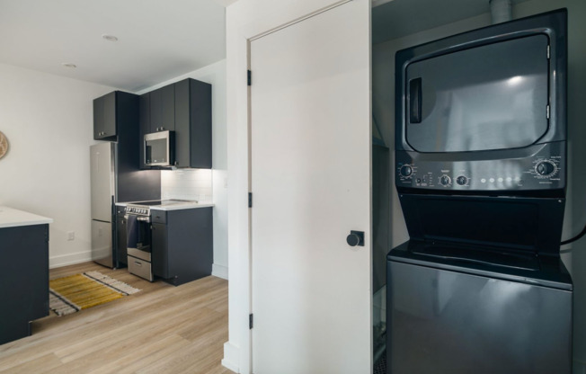 2 beds, 1 bath, 650 sqft, $1,699, Unit Unit 305