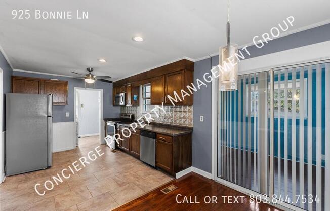 925 BONNIE LN