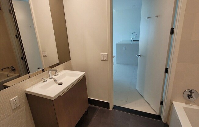 1 bed, 1 bath, 730 sqft, $3,500, Unit 3702