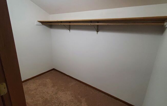 2 beds, 1.5 baths, 950 sqft, $1,434, Unit 5811-2A