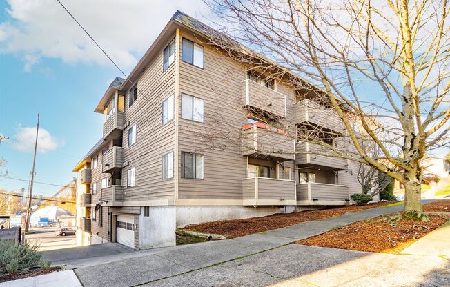 Studio, 1 bath, 432 sqft, $1,395, Unit 102