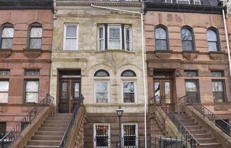 560 MACON ST