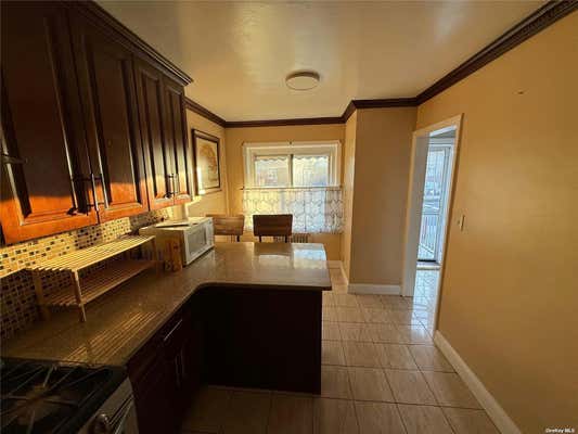 2 beds, 1 bath, 2,200 sqft, $2,800