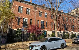 Beautiful Logan Square Townhome for Rent: 3 bed, 2.5 bath