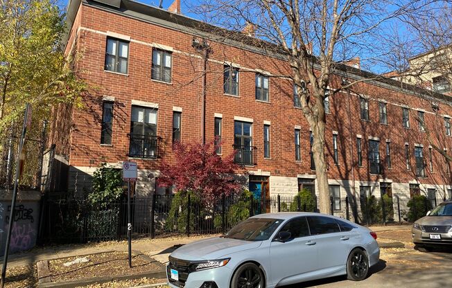 Beautiful Logan Square Townhome for Rent: 3 bed, 2.5 bath Available 9/1