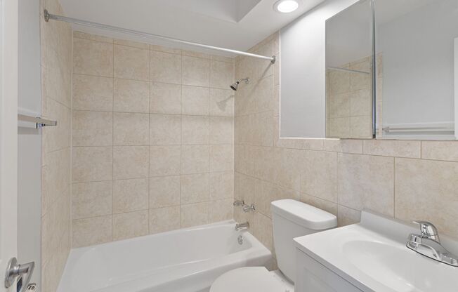 1 bed, 1 bath, 525 sqft, $1,800, Unit 545