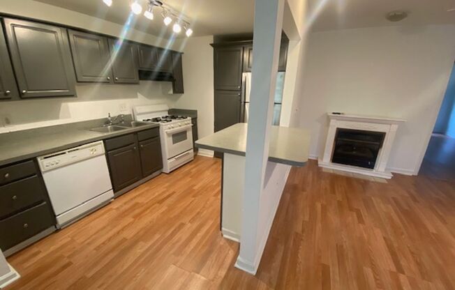 883 Monroe Drive NE