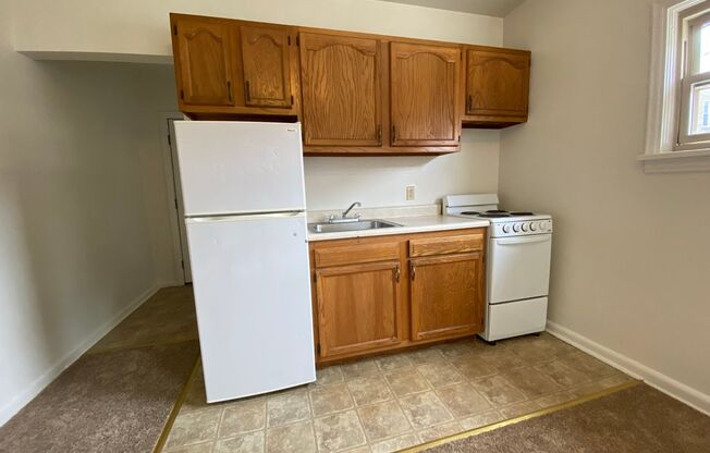 1 bed, 1 bath, $990, Unit 4