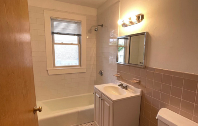 Studio, 1 bath, 500 sqft, $1,800, Unit 90 Win #04