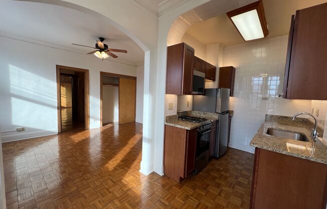 1 bed, 1 bath, 700 sqft, $1,985, Unit 429-402