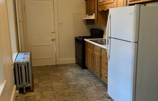 2 beds, 1.5 baths, $1,350, Unit Apt 1