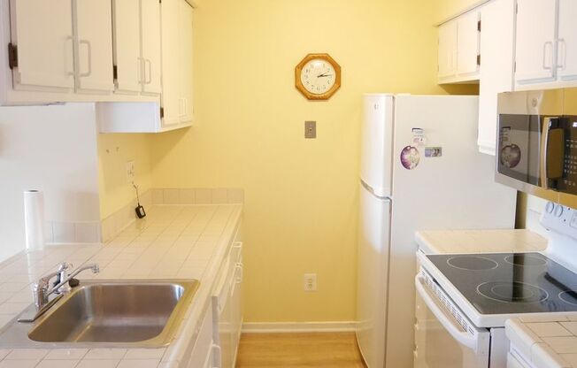 Beautiful 2 Bedroom Condo with a Loft- Gaithersburg, MD