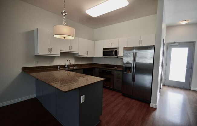 2 beds, 2 baths, $2,945, Unit Unit 411