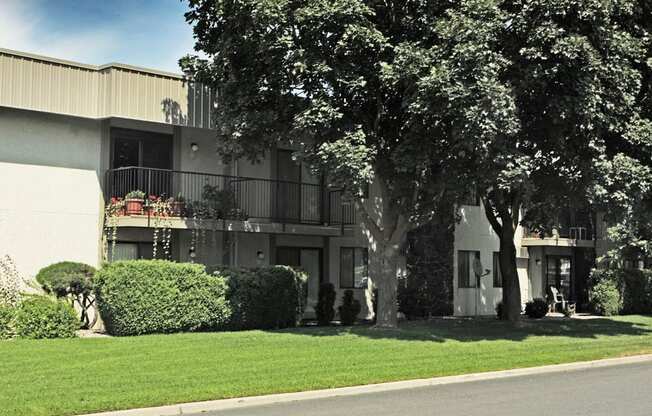 Lush Green Landscaping at Quadrangle Apartments, Spokane, WA, 99208