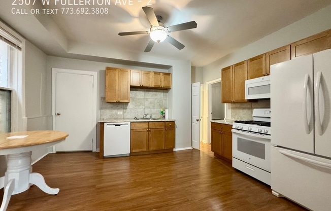 2507 W Fullerton Ave