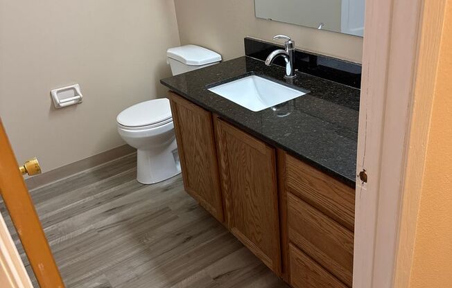 2 beds, 1 bath, 800 sqft, $960, Unit 400-16