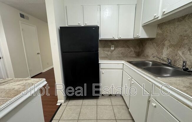 2711 Fairlee Drive Unit C3