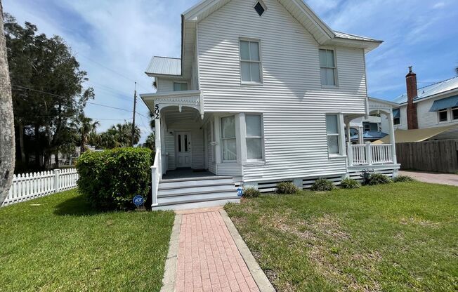 STUNNING Victorian-Style 4 Bedroom, 3 Bathroom DREAM HOME with Intercoastal Views!! MINUTES FROM THE BEACH!! (Lawn Care Included!!)