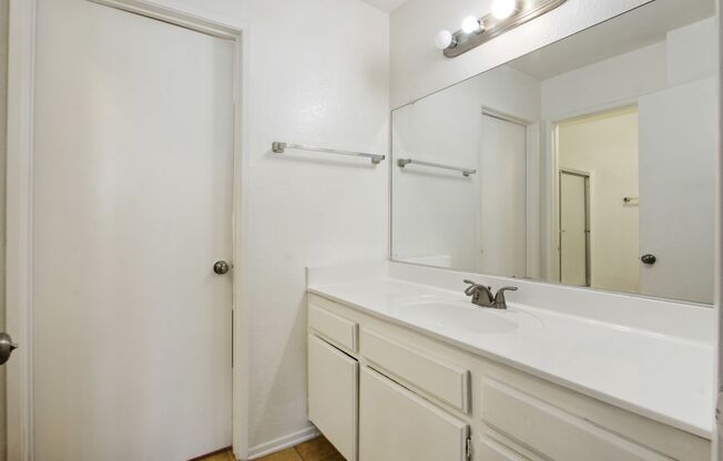 2 beds, 1 bath, $2,395, Unit 3