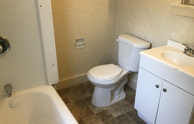 3 beds, 1 bath, $995