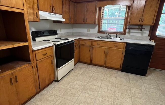 2 beds, 1 bath, 903 sqft, $1,140, Unit P-3