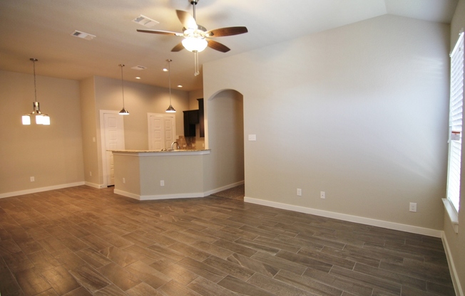 Close to Creekside Shopping & Restaurants / NO CARPET! /  Fenced in Yard CISD