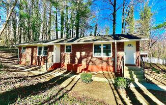 2 Bed 1 Bath in Downtown Hendersonville!!