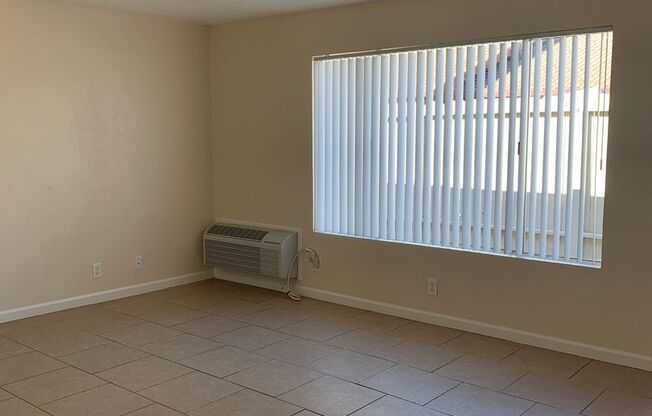 1 bed, 1 bath, 620 sqft, $1,350, Unit 3200 E