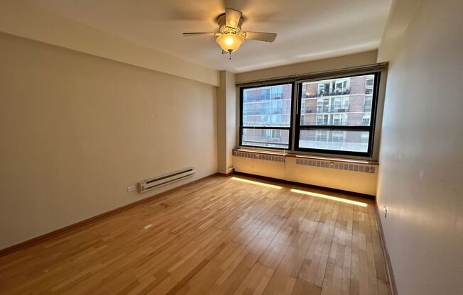1 bed, 1 bath, 700 sqft, $1,900, Unit 418-1004