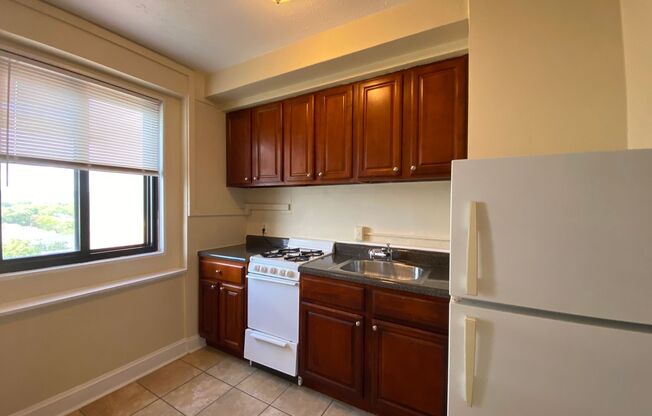 1 bed, 1 bath, $995, Unit 1020