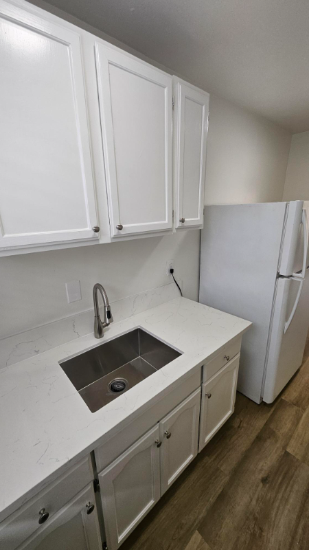 Studio, 1 bath, 330 sqft, $1,595