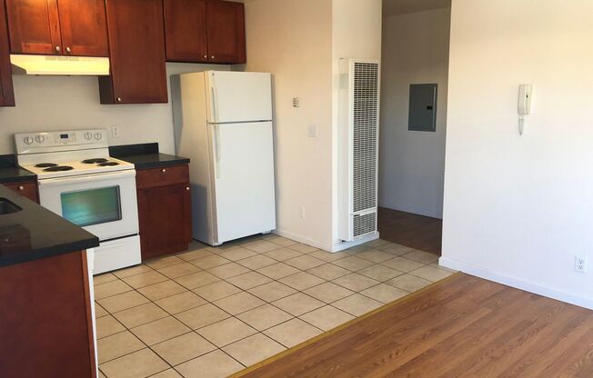 2 beds, 1 bath, 675 sqft, $2,195, Unit 8