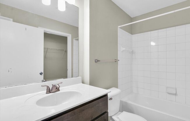 3 beds, 3 baths, 1,022 sqft, $1,369, Unit 13-302