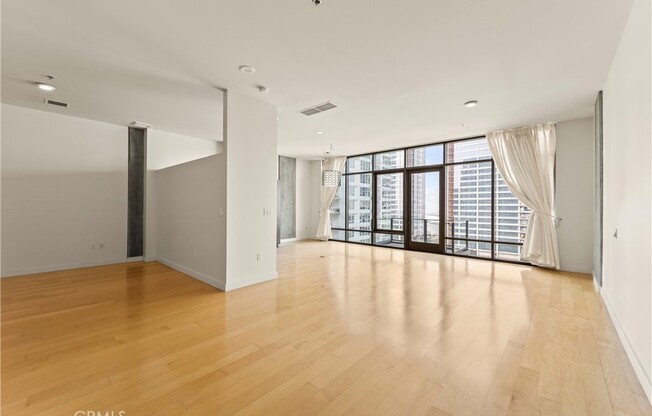 1 bed, 1 bath, 990 sqft, $3,900