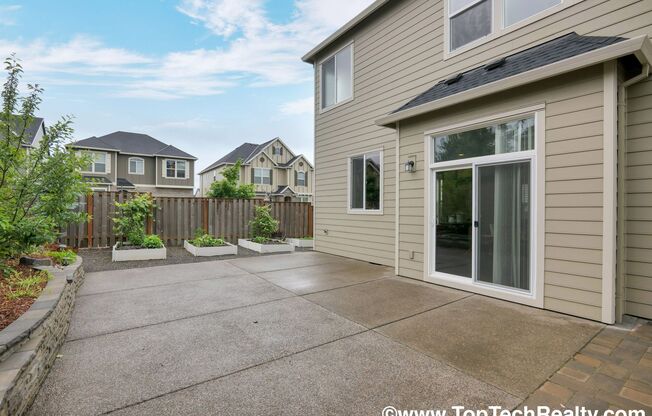 Beautiful *CORNER LOT* 5 BD* 3.5 BA* Single Family Located In Sought After Highlands At North Bethany Community *Spectacular Central Location!* A+ Schools!
