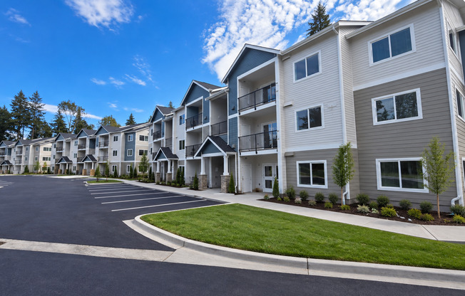 1 bed, 1 bath, 700 sqft, $1,795, Unit 06-203