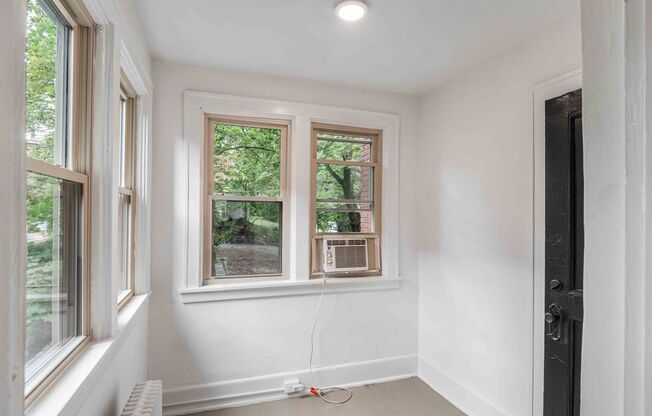 READY FOR MID-MAY!! FULLY RENOVATED 1 -BEDROOM IN CRAFTON!