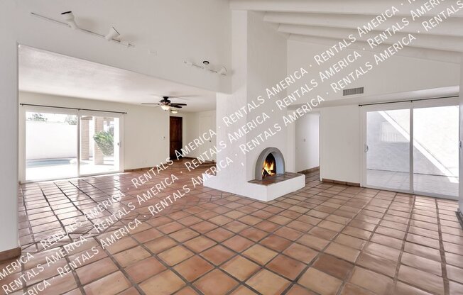 2076 E ALAMEDA DR
