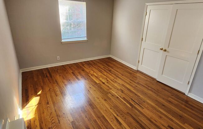 2 beds, 1 bath, 897 sqft, $2,335, Unit B-08