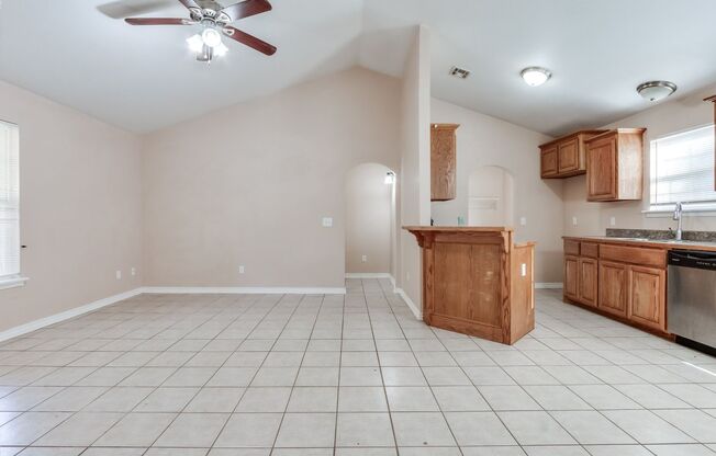 3 beds, 2 baths, $1,400