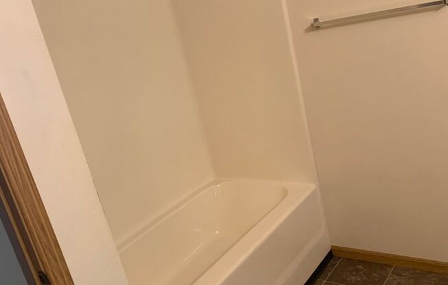 Studio, 1 bath, 600 sqft, $695, Unit 110