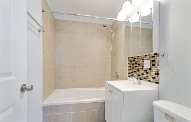 2 beds, 2 baths, 664 sqft, $2,250, Unit 201