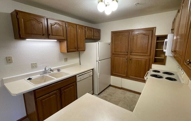 2 beds, 2 baths, 1,400 sqft, $1,650, Unit 6855-103