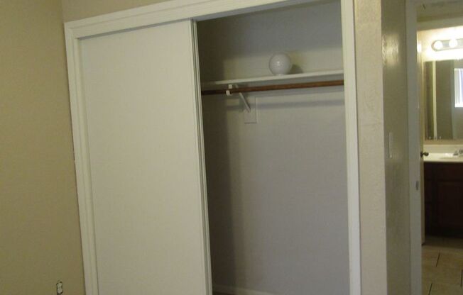 2 beds, 1 bath, 930 sqft, $925, Unit #1